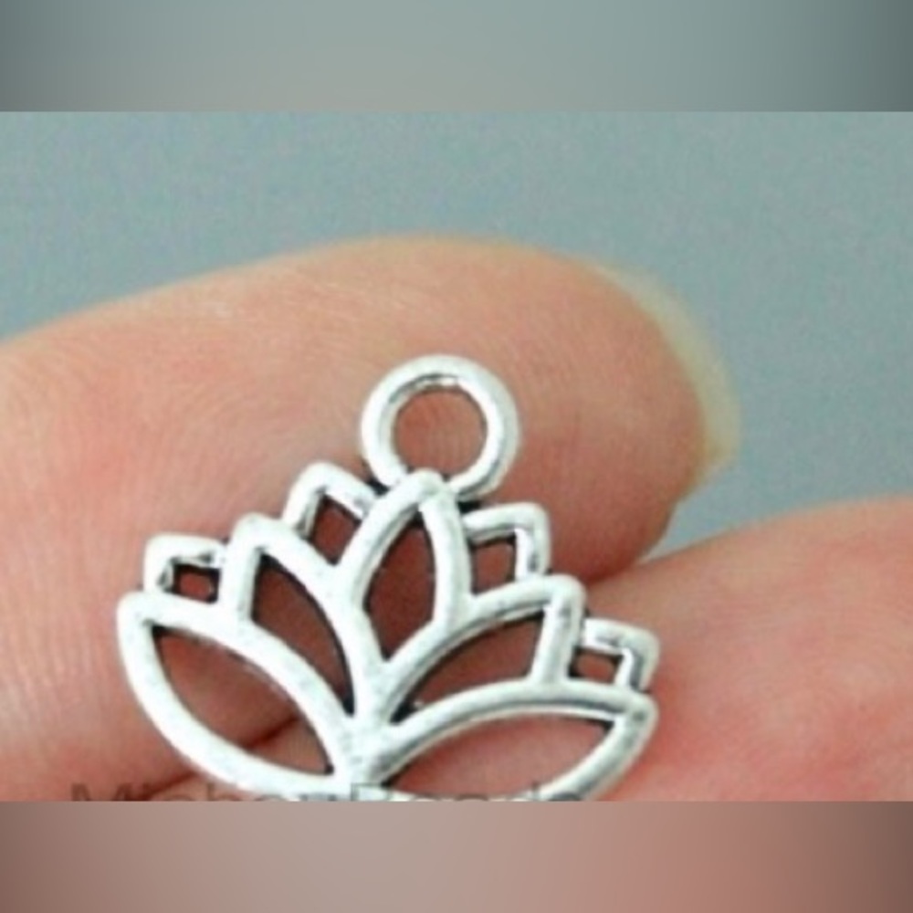 5 PCS Lotus Flower Charm Pendants - Antiqued Silver Floral Tibetan Style Charm
